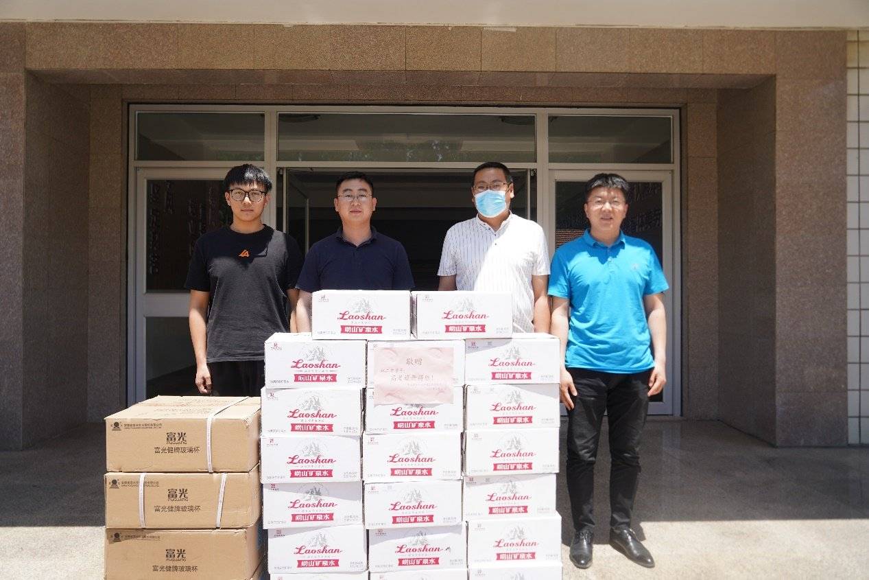 青岛董家口城市建设投资有限公司慰问西海岸新区第二高级中学参加高考学子